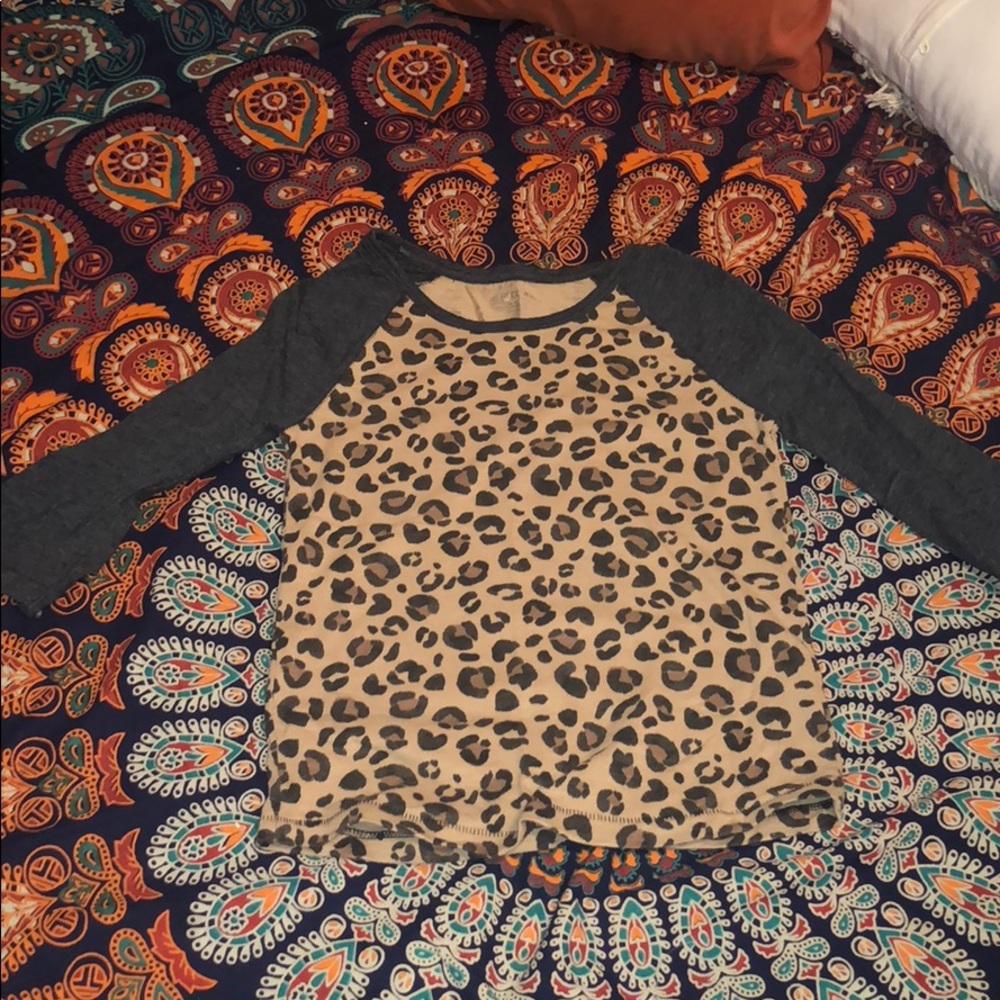 fashionable quarter length sleeve cheetah tee 7/8